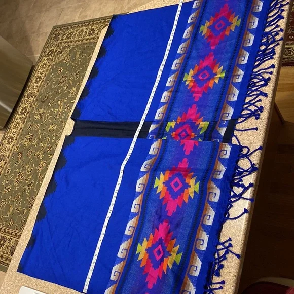 Wool Women’s Wrap or Cape Colorful Aztec Type Design Made in Ecuador One Size - Picture 5 of 16